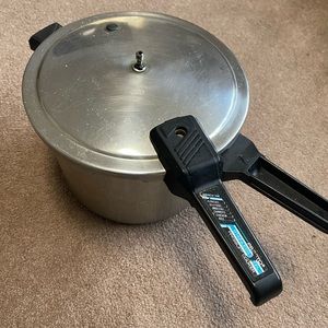 Presto Pressure cooker Model 0136001